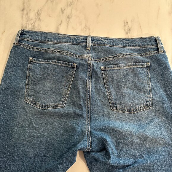 Old Navy Mid-Rise Wow Boyfriend Straight Jeans Medium Wash Tall Size 16 - Picture 2 of 3